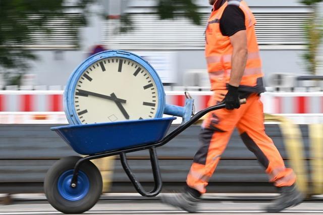 Mehr arbeiten fürs BIP: Einen Feiertag ganz streichen?