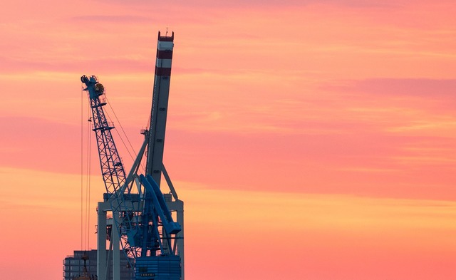 Volkswirte gehen davon aus, dass die d...t&auml;rker wachsen wird. (Symbolbild)  | Foto: Daniel Bockwoldt/dpa