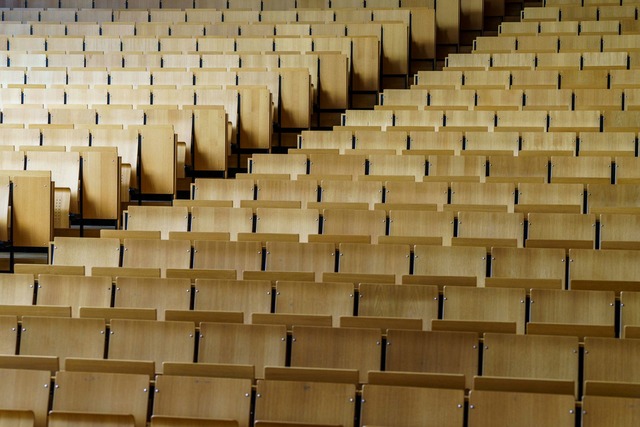 In den Geisteswissenschaften sind 44 P...nteil deutlich niedriger. (Symbolbild)  | Foto: Andreas Arnold/dpa