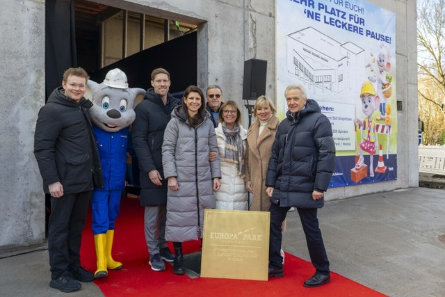 Frederik Mack, Nicolas Mack, Ann-Kathr...gung des neuen Mitarbeiter-Restaurants  | Foto: Europa-Park