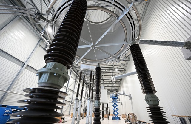 Ein Blick in das Gleichstrom-Umspannwe...ml;hrend der Bauarbeiten. (Archivbild)  | Foto: Bernd Wei&szlig;brod/dpa