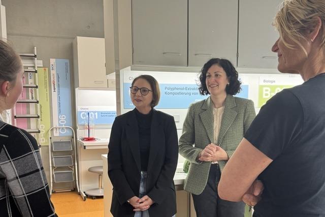 Grnen-Abgeordnete besuchen Schlerforschungszentrum Phaenovum in Lrrach