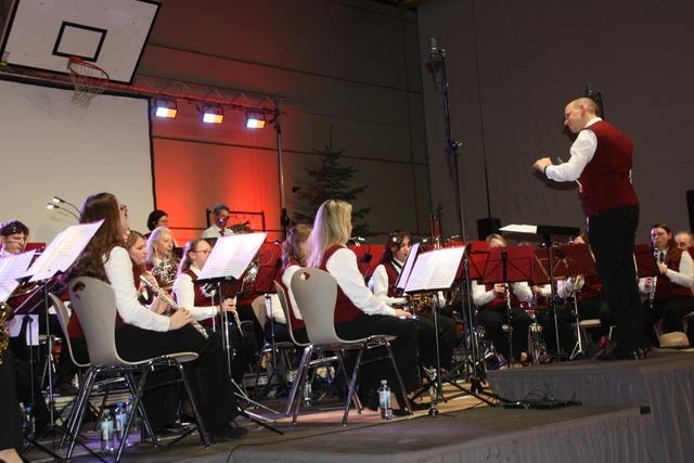 Das letzte Konzert der Stadtmusik Herbolzheim mit Dirigent Bastian Lohnert ist ein wrdiges Finale
