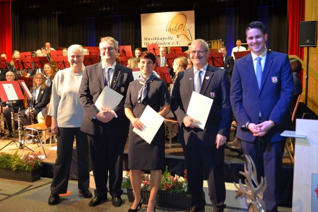 Gudrun Mller vom Oberbadischen Blasmu...KO-Vorsitzenden Maximilian Fai (v.l.)  | Foto: Nikolaus Bayer