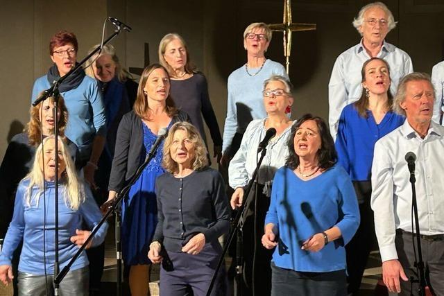 Beim Jahreskonzert des Bad Sckinger Chors Proscko werden Popklassiker in Kirchenbnken gefeiert