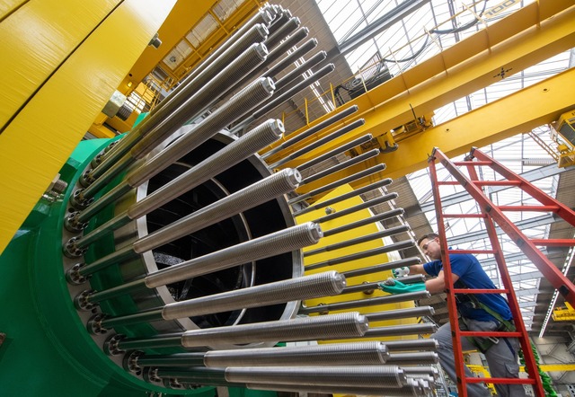 Voith produziert unter anderem Produkte f&uuml;r Wasserkraftwerke. (Archivbild)  | Foto: Stefan Puchner/dpa