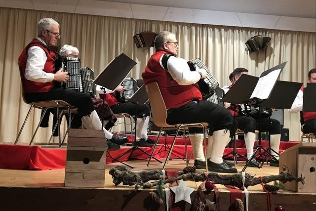 Handharmonika Club Albtal begeistert mit Nikolauskonzert in Immeneich