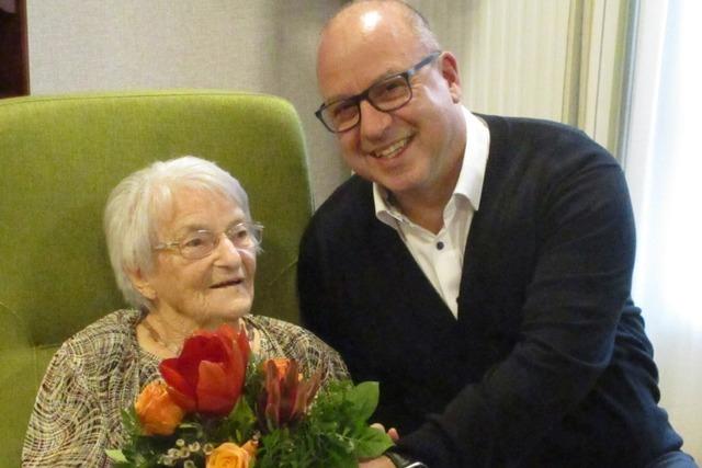Mit 100 Jahren ist Laura Zhringen aus Mnstertal noch immer "mit Feuereifer dabei"