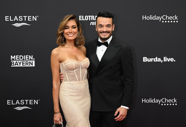 Auch Jana Ina und Giovanni Zarrella ge...uml;nfk&ouml;pfigen Team. (Archivbild)  | Foto: Felix H&ouml;rhager/dpa