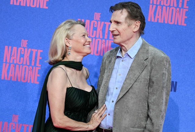Pamela Anders und Liam Neeson bei Pres...ml;r "Die nackte Kanone". (Archivbild)  | Foto: Jens Kalaene/dpa