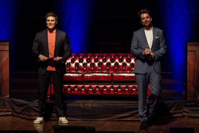 Constantin Schreiber und Alexander Stevens geben in Freiburg eine unbehagliche Gerichtsshow