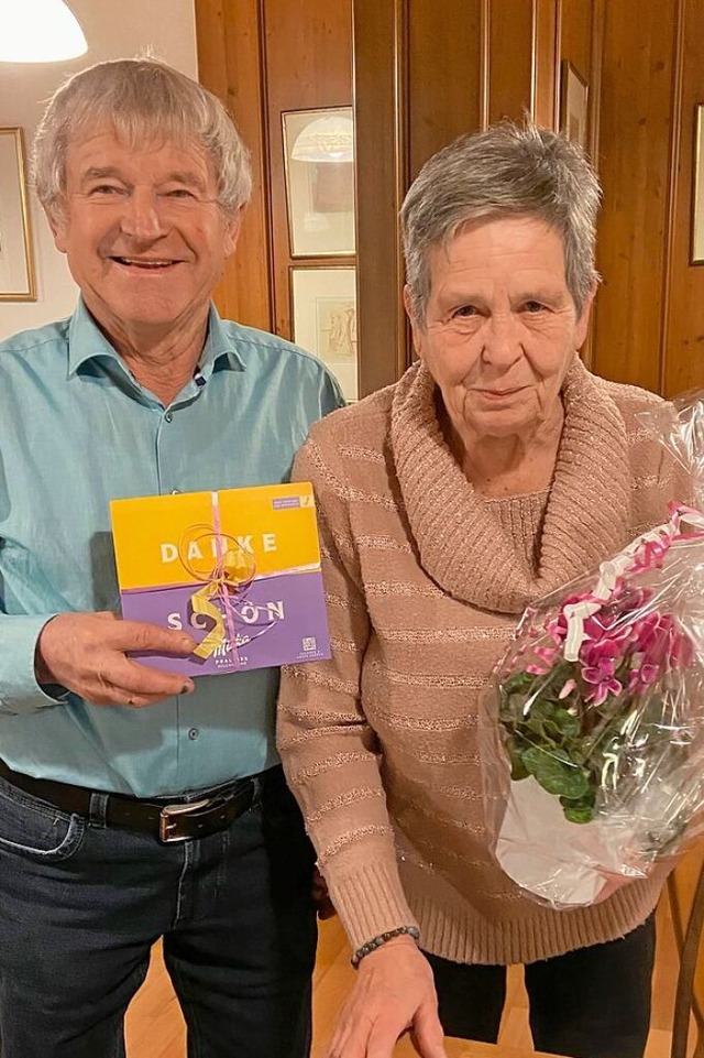 Carmen Beringer gibt nach zehn Jahren ...umen und Schokolade für ihren Einsatz. | Foto: suedkurier Carmen Beringer gibt nach zehn Jahren ...umen und Schokolade für ihren Einsatz. | Foto: suedkurier