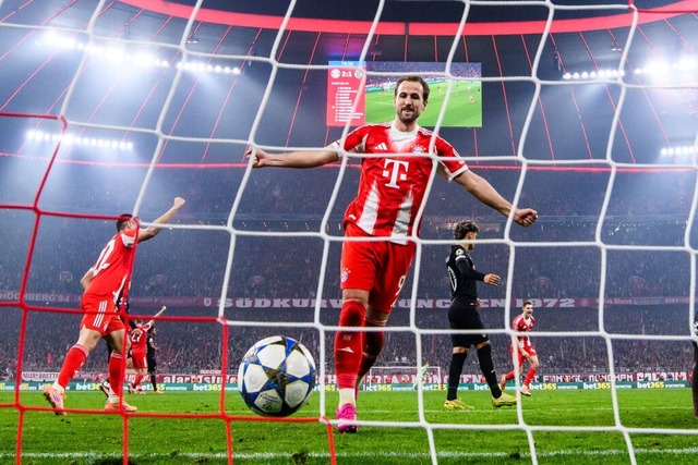 Harry Kane (Bayern Mnchen) jubelt nach dem Tor zum 3:1 von Mnchens Tah.  | Foto: Tom Weller (dpa)