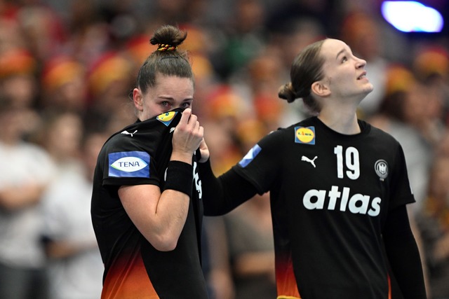 Emily Vogel weinte noch vor der Schlusssirene.  | Foto: Federico Gambarini/dpa