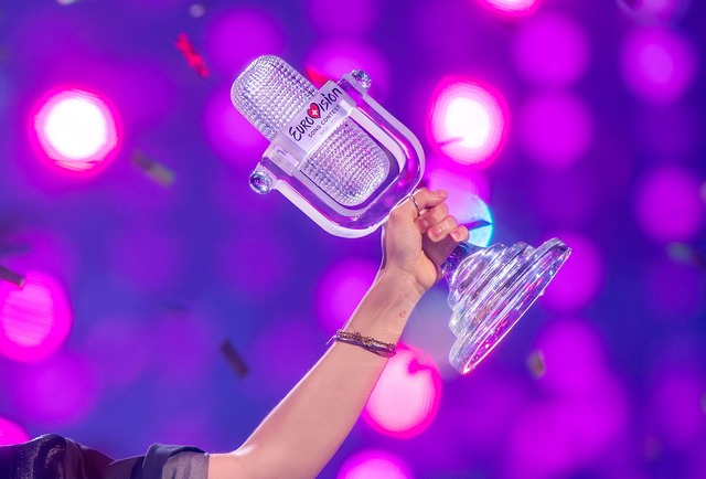 Die ESC-Troph&auml;e.  | Foto: Jens B&uuml;ttner/dpa