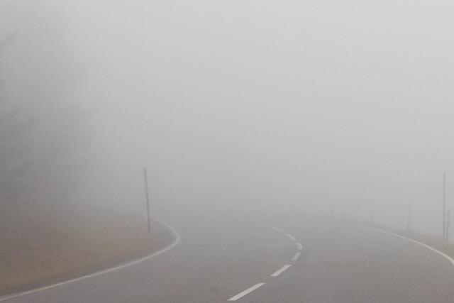 Autofahrer fhrt Verkehrszeichen in Grwihl-Oberwihl um und flchtet