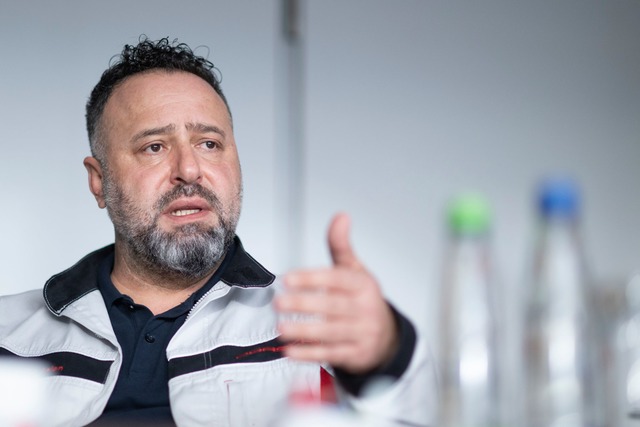 Betriebsratschef Aslan: "Ich bin kein ...smann, der W&uuml;nsche erf&uuml;llt".  | Foto: Marijan Murat/dpa