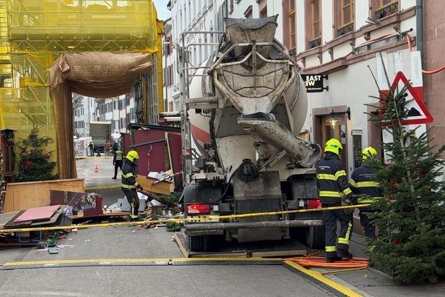 Unfall in Basel: Betonmischer rollt in Stnde der Adventsgasse