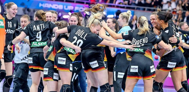 Komplette Ekstase nach dem Viertelfina...Halbfinaleinzug Historisches erreicht.  | Foto: IMAGO/Maximilian Koch