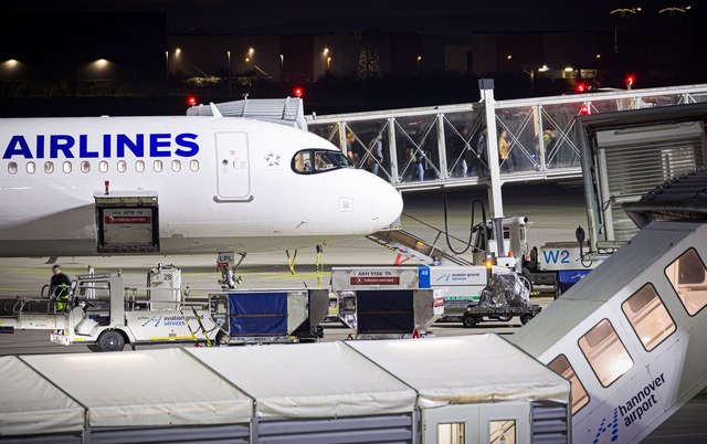 Anfangs buchte die schwarz-rote Bundes...rterflugzeuge eingesetzt. (Archivfoto)  | Foto: Moritz Frankenberg/dpa