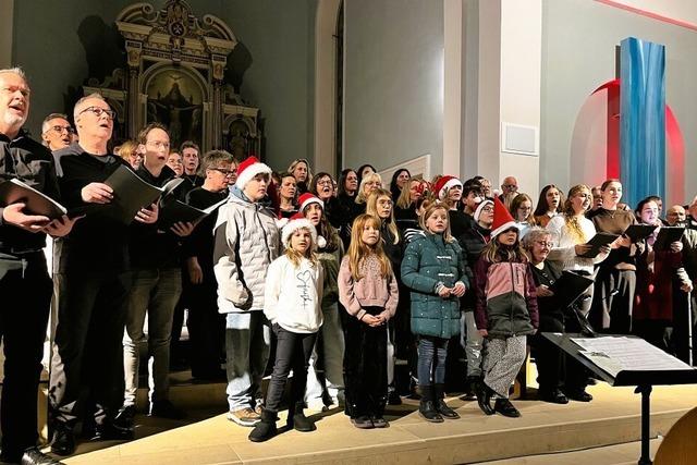 Heitersheimer Chre stimmen in St. Bartholomus gemeinsam auf Weihnachten ein