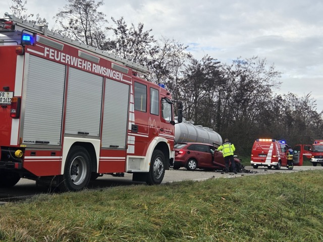 Zwischen Hochstetten und Oberrimsingen stieen zwei Fahrzeuge gegeneinander.  | Foto: Sophia Hesser 