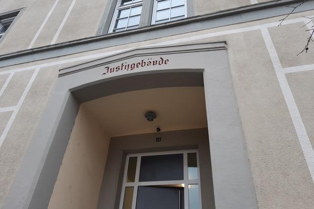 Erpressung, Drogenhandel, Messerangriff: Richter in Waldshut-Tiengen glaubt Angeklagtem kein Wort