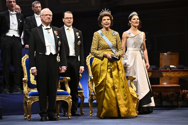 D&uuml;rfen bei der Zeremonie nicht fe...in Silvia und Kronprinzessin Victoria.  | Foto: Henrik Montgomery/TT News Agency/AP/dpa