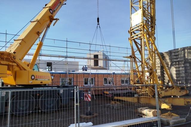 Am Ortseingang von Kirchzarten tut sich was  –  Unterkunft fr Geflchtete wchst in die Hhe