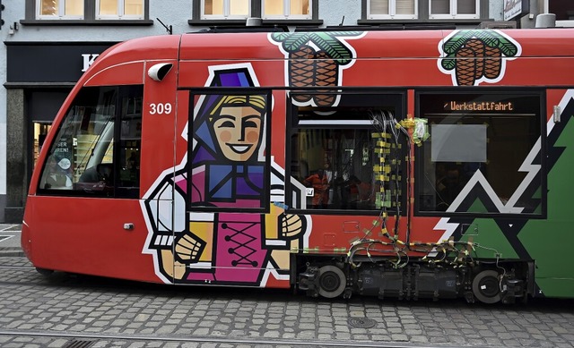 Auen Kabel, innen Sandscke: Eine Tra...ht derzeit neugierige Blicke auf sich.  | Foto: Thomas Kunz