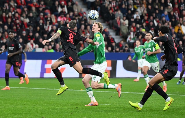 Leverkusens Robert Andrich hatte ma&szlig;geblichen Anteil am 1:0-Eigentor.  | Foto: Federico Gambarini/dpa