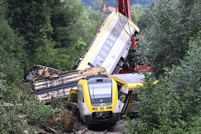 Monate nach Zugunglck - berlebende kmpfen mit den Folgen