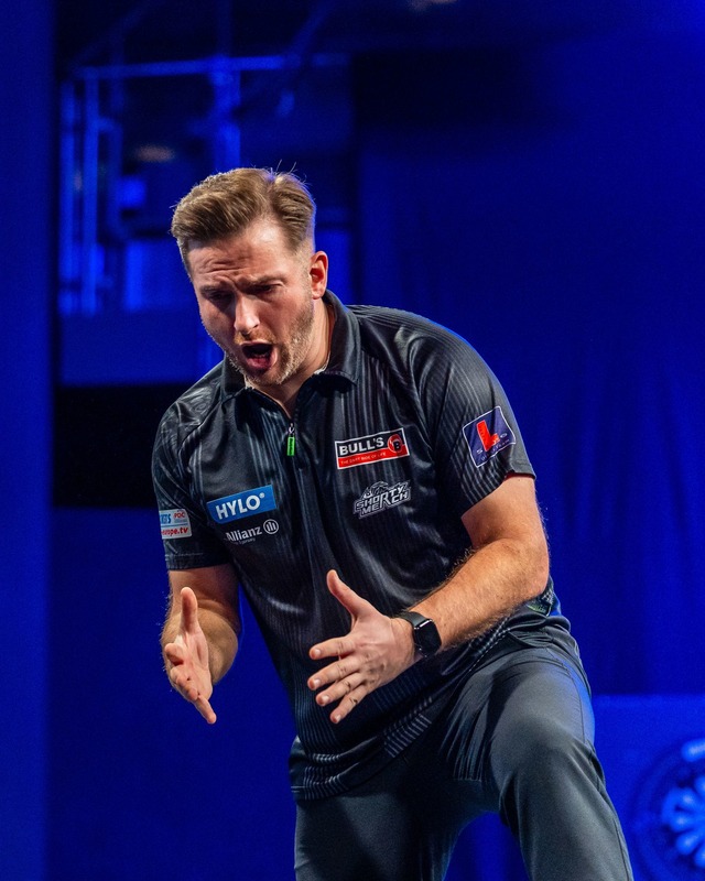 Arno Merk spielt erstmals bei der Darts-WM.  | Foto: Sebastian Doppstadt/PDC Europe/dpa