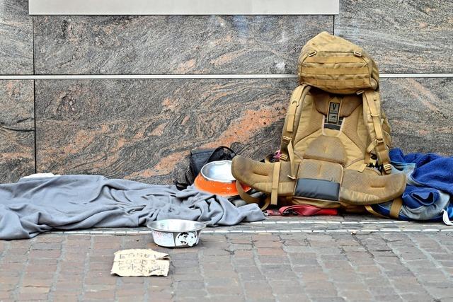 Pro & Contra: Soll man Bettelnden Geld geben?