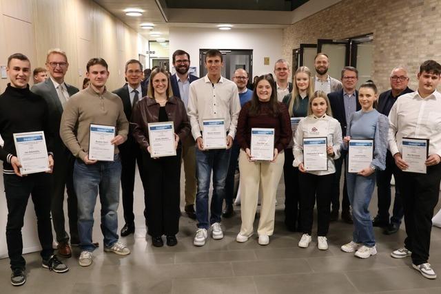 Vier Auszubildende aus dem Landkreis Emmendingen erhalten Preis fr herausragende Leistungen