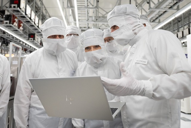 Mikrochips sind f&uuml;r zahlreiche Wi...aftszweige unverzichtbar. (Symbolbild)  | Foto: Sebastian Kahnert/dpa