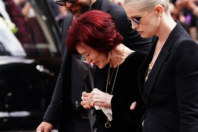 Sharon Osbourne (links) hat sich zu Wa...ter Show ge&auml;u&szlig;ert. (Archiv)  | Foto: Jacob King/PA Wire/dpa