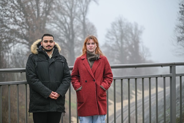 Die beiden beim Zugungl&uuml;ck Verlet...ngl&uuml;ckstag nicht mehr Zug fahren.  | Foto: Jason Tschepljakow/dpa