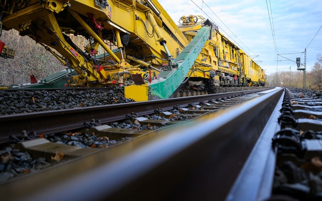 Auch im kommenden Jahr wird auf dem de...nennetz umfassend gebaut. (Archivbild)  | Foto: Hendrik Schmidt/dpa