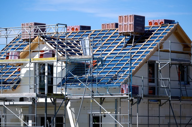 Im Wohnungsbau d&uuml;rfte es bald wieder bergauf gehen (Archivbild).  | Foto: Sven Hoppe/dpa