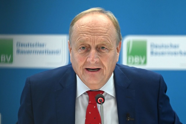Bauernpr&auml;sident Joachim Rukwied s...n Berlin: "Der Motor stottert weiter."  | Foto: Elisa Schu/dpa