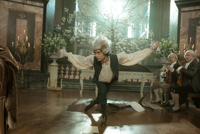 Wolfgang Amadeus Mozart (Eren M. G&uuml;vercin) ist kein einfacher Mensch.  | Foto: -/ WDR/Story House Pictures GmbH/dpa