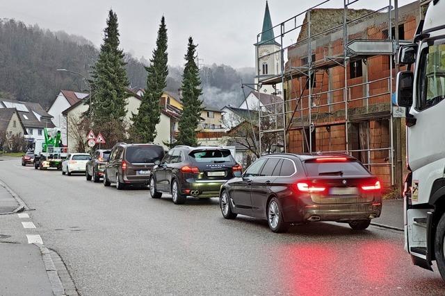 Blechlawinen und Staus: Das sagen Anwohner und Einzelhndler in Schwrstadt zur Grobaustelle
