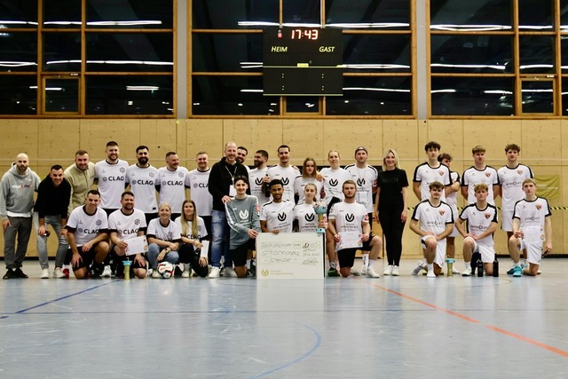 Die Teilnehmer des DVAG-Benefizturniers  | Foto: Niklas Kern