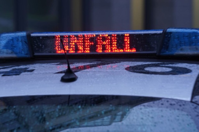 Verletzt wurde durch die unsichere Fah...enden Unfall glcklicherweise niemand.  | Foto: Marcus Brandt (dpa)