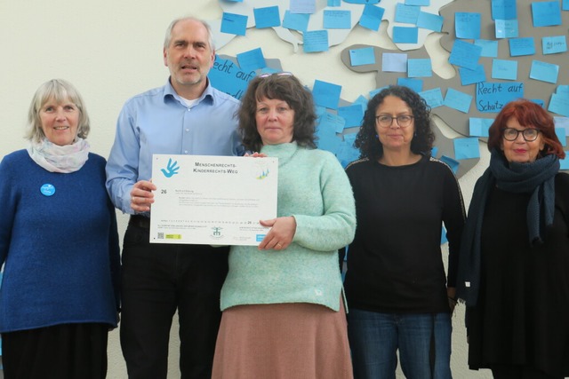 Von links: Christine Langen (Unicef De...) und Renate Schulze (Unicef Lrrach).  | Foto: Schulzentrum Steinen 