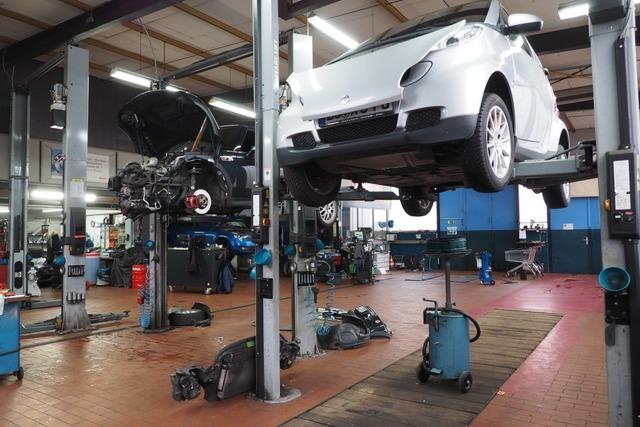 Weiler Autowerkstatt Schwarzwlder wird 100 Jahre alt: Von der Nhmaschine zum E-Auto