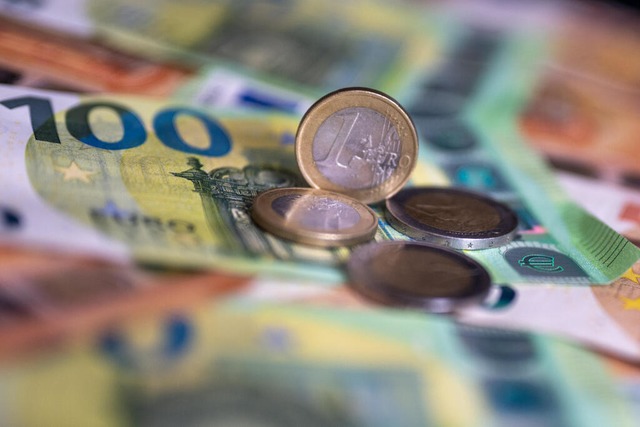 Wenig Geld aber viele Wnsche &#8211; hier mssen Prioritten gesetzt werden.  | Foto: Monika Skolimowska (dpa)