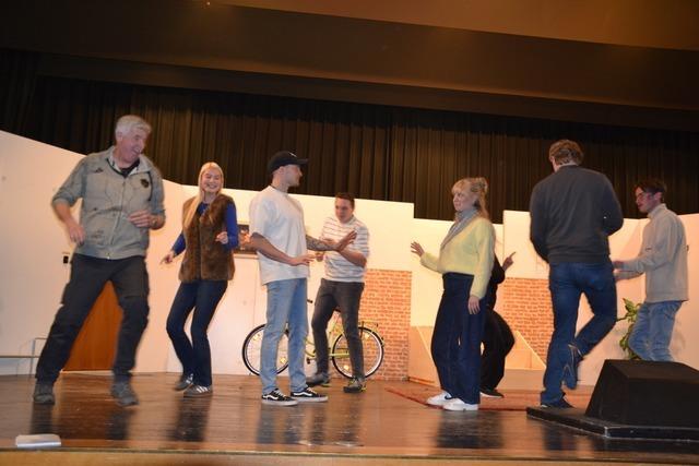 Theater am Schluchsee bringt "Tr an Tr mit Alize" im Kurhaus auf die Bhne