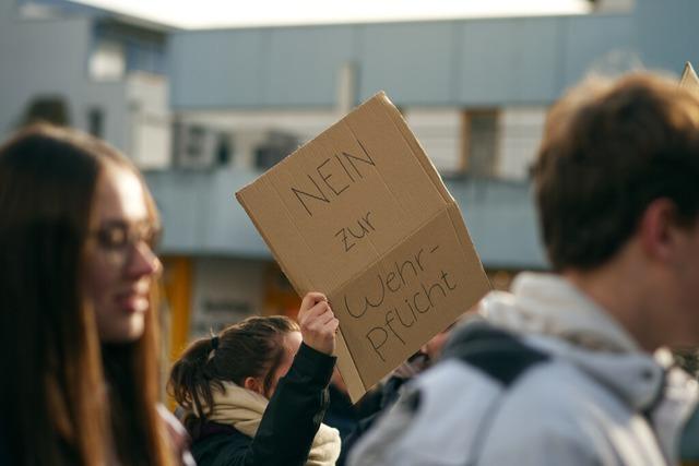 Jugendliche in Weil am Rhein protestieren gegen Wehrpflicht
